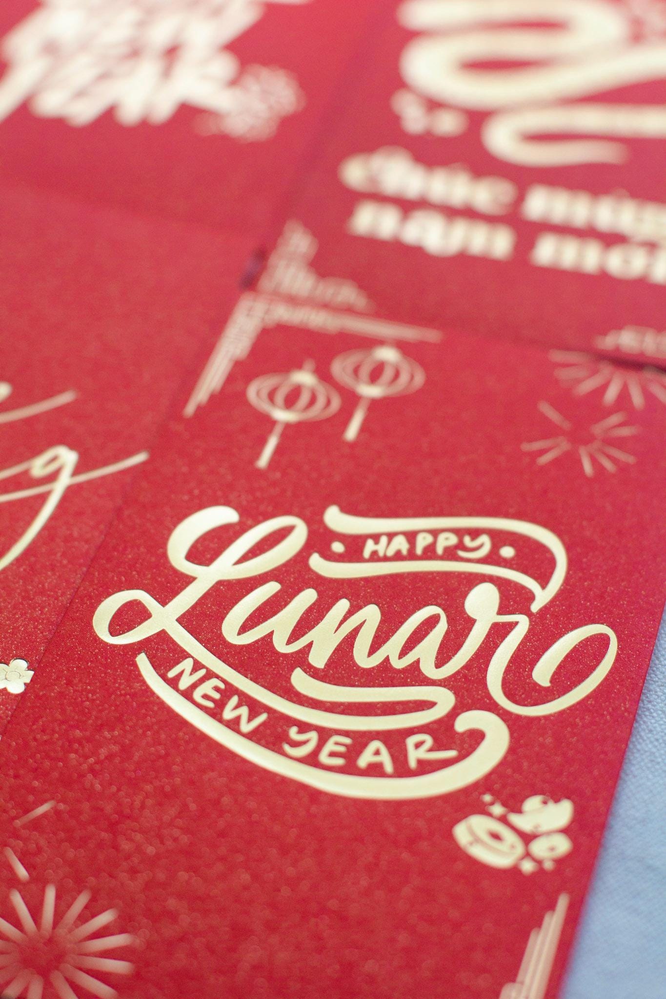 A vibrant red envelope with gold foil accents and text that translates to 'May you be prosperous this new year' in Vietnamese.
Lunar New Year Envelopes, Vietnamese Lucky Red Envelopes, Bao Li Xi, Hongbao, Chuc Mung Nam Moi Envelopes, Lunar New Year Tet 2025 Envelopes