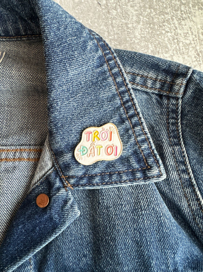 Troi Dat Oi Enamel Pin